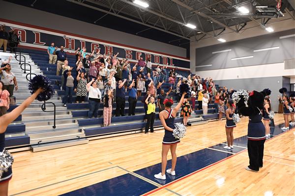  Chaparral Bobcats Begin Tradition, Welcome Teachers