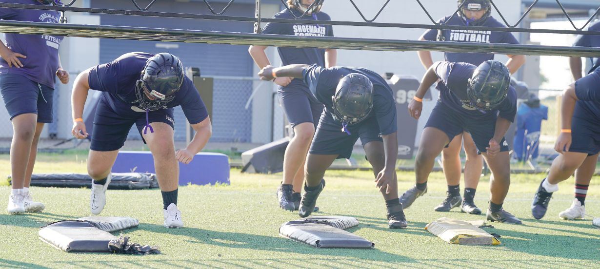 Linemen in practice