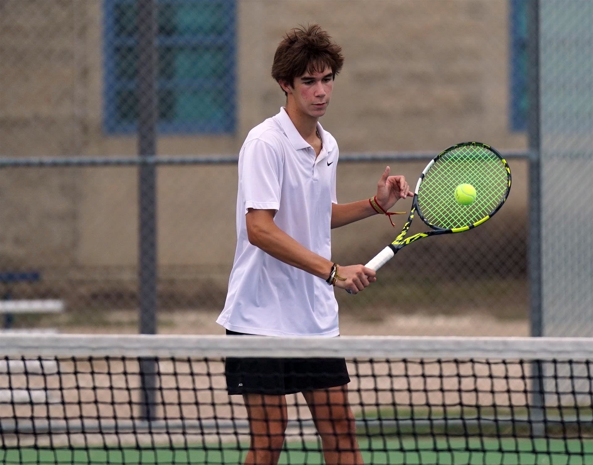 Backhand tennis shot