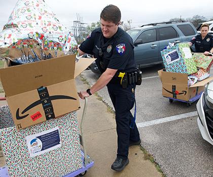 KISD PD deliver toys