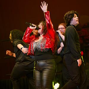 Mariela Valdez as Selena