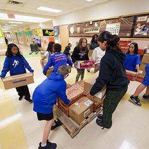 Saegert students load food