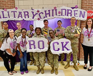 Soldiers volunteer on Purple Up Day