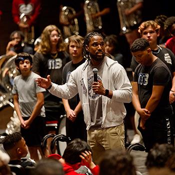 Chaparral principal gives welcome