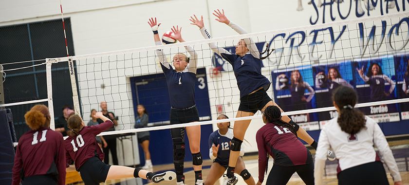  Shoemaker defends court, moves to 2-0 in district play