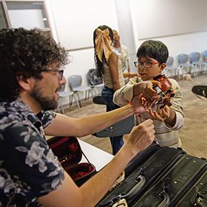 Receiving violins